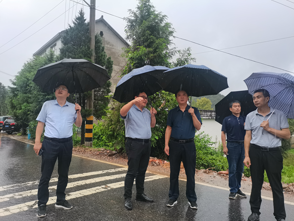 修改后 侯其標和黃山市建投在廬江項目點調(diào)研指導(dǎo).png